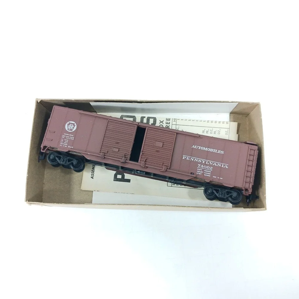 Athearn HO Scale Pennsylvania Railroad 50 Ft Plug Door Boxcar 74002 Brown PRR